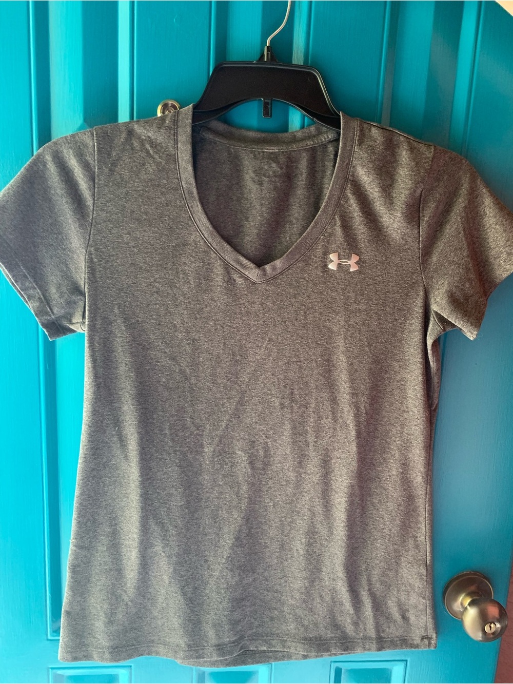 Under Armour Women's Dark Gray V-Neck Short Sleeve Performance Tee